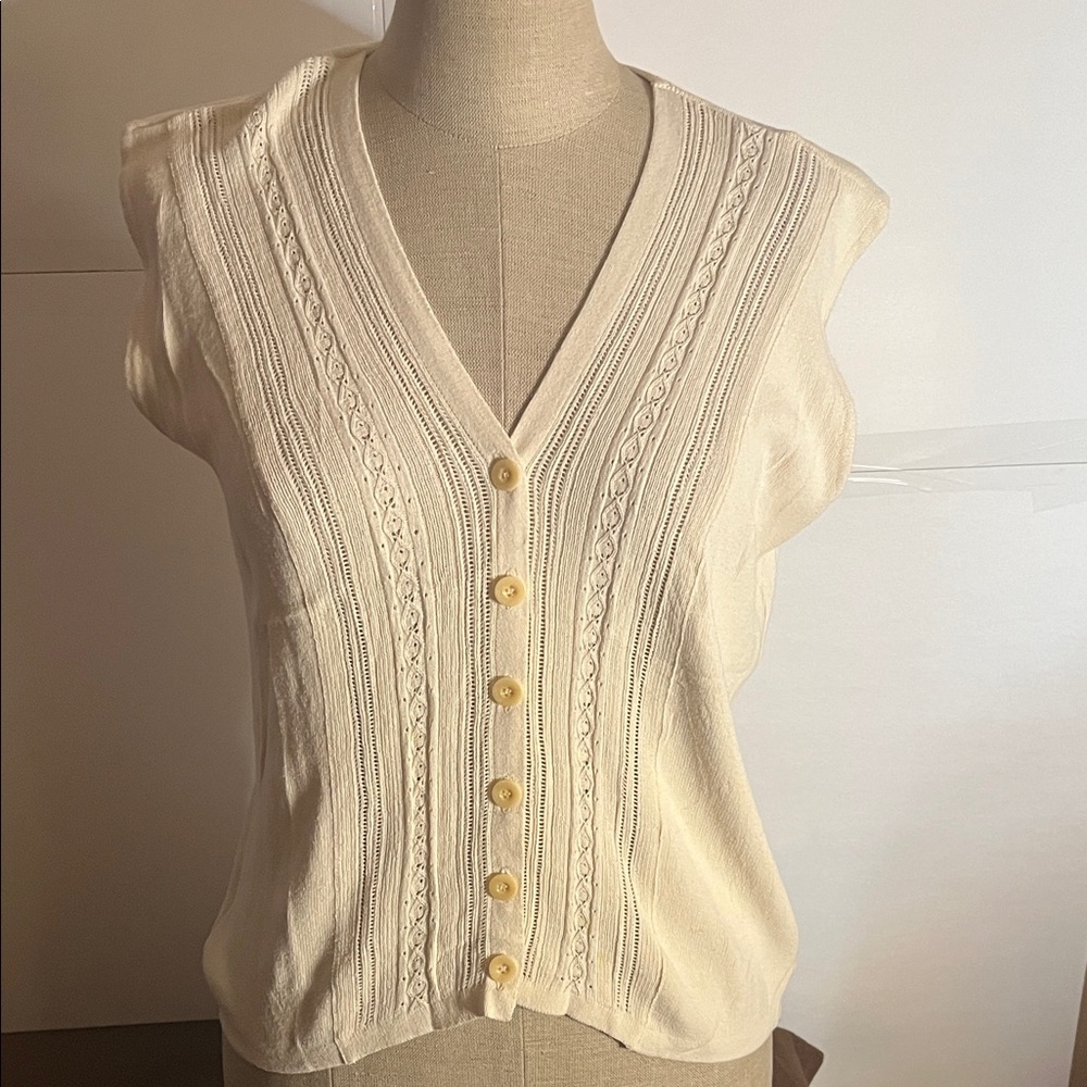 😄Vintage button down sweater vest Hungary viscose blend 42